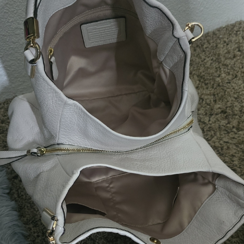 Coach 2013 White & Gold Hardware Hobo Leather Medium Tote (EUC)(LIKE NEW)✨️🤍✨️ - Picture 9 of 14
